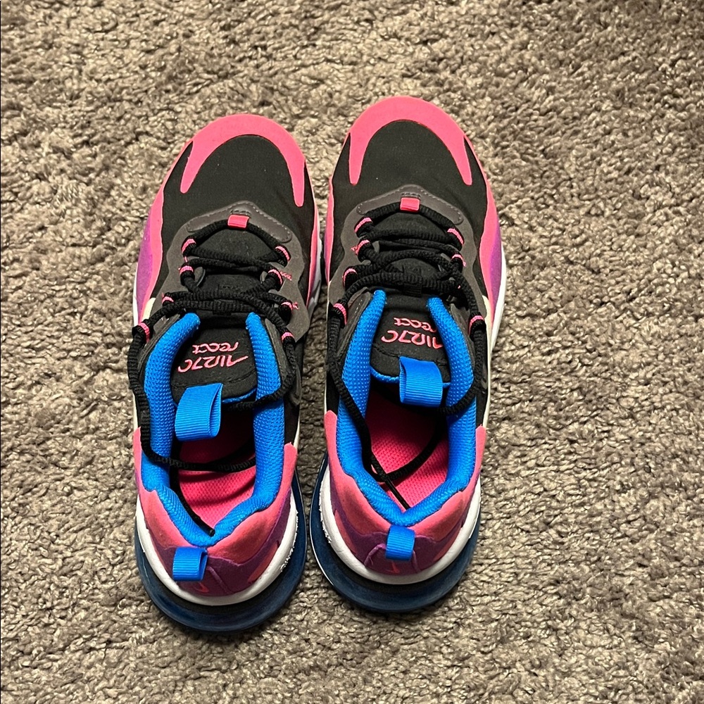Nike AirMax 270 Sneakers - Black and Pink